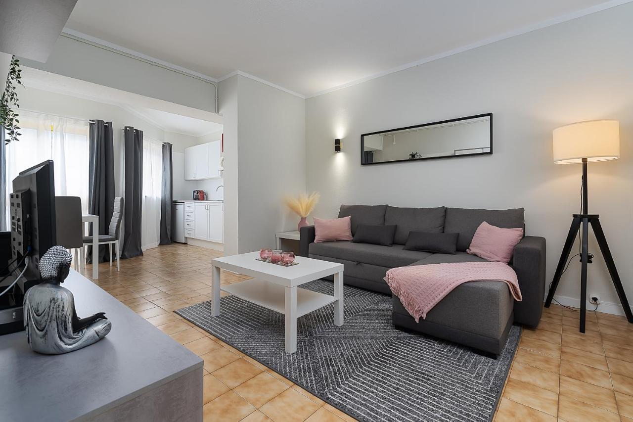 Sunny Flat W/ Balcony & Pool By Lovelystay Appartamento *